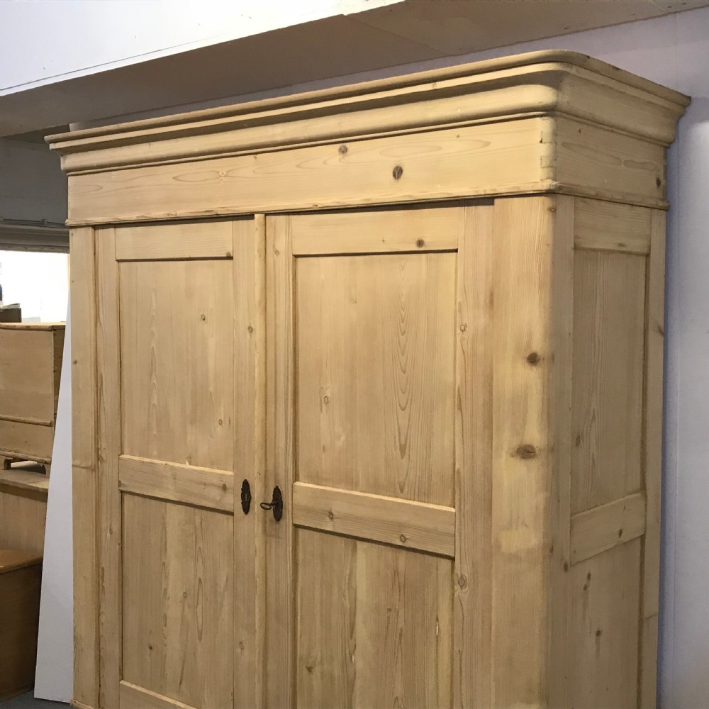 VERY LARGE 19TH CENTURY DOUBLE PINE WARDROBE View V