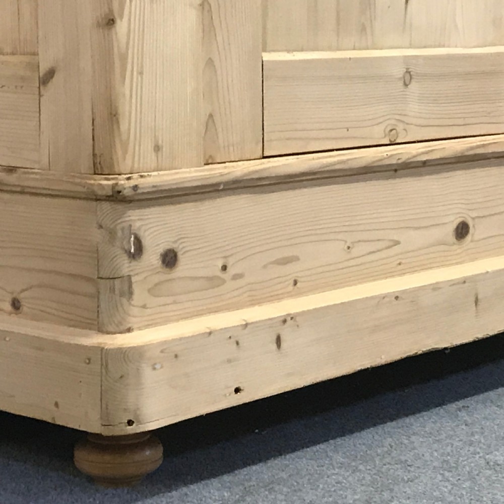 VERY LARGE 19TH CENTURY DOUBLE PINE WARDROBE View VII