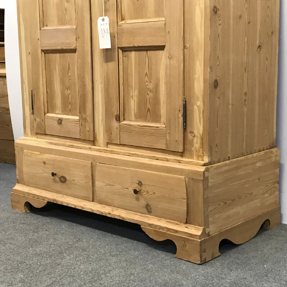 SMALL DOUBLE DOOR OLD DANISH PINE WARDROBE View V