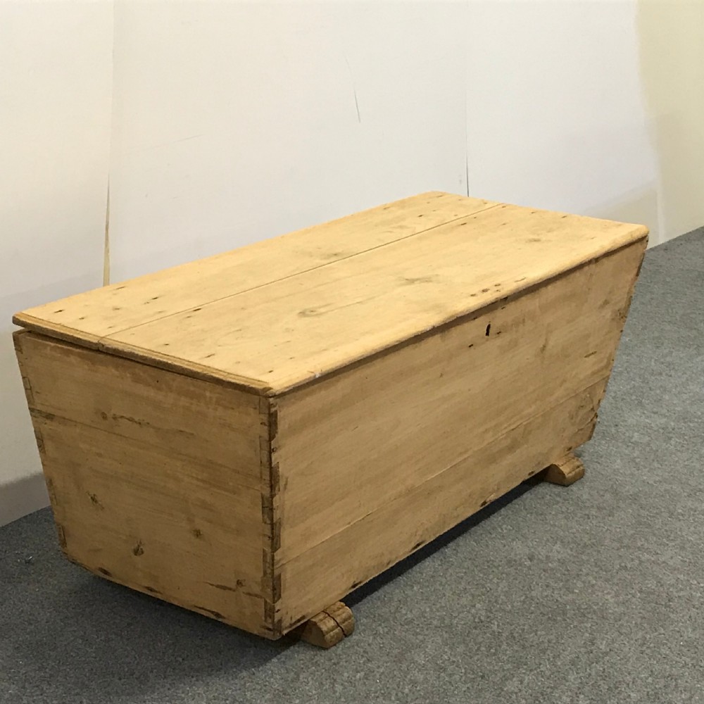 LATE 1800'S ENGLISH DOUGH BOX  View II