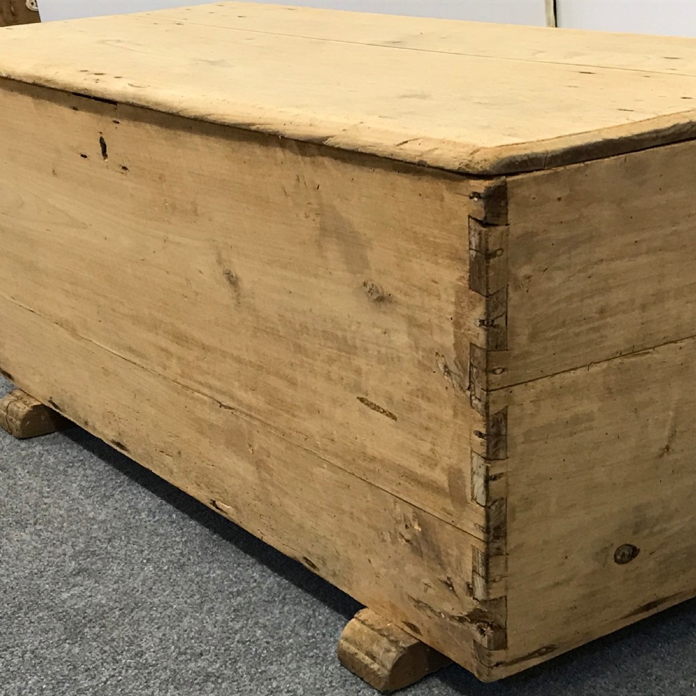 LATE 1800'S ENGLISH DOUGH BOX  View IV