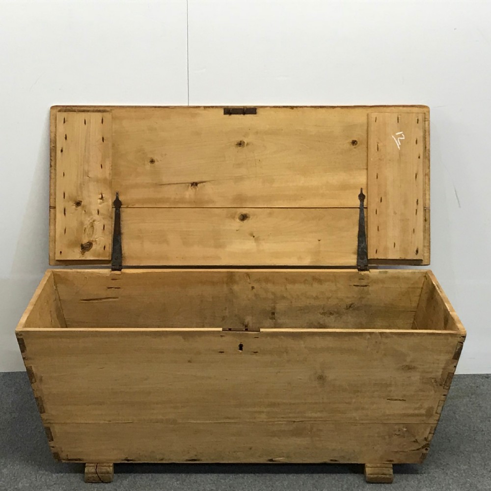 LATE 1800'S ENGLISH DOUGH BOX  View V