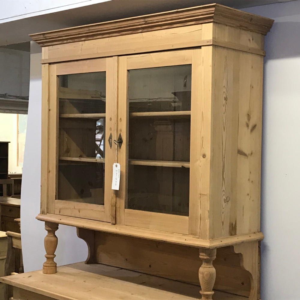 LARGE ANTIQUE PINE FARMHOUSE DRESSER  View III