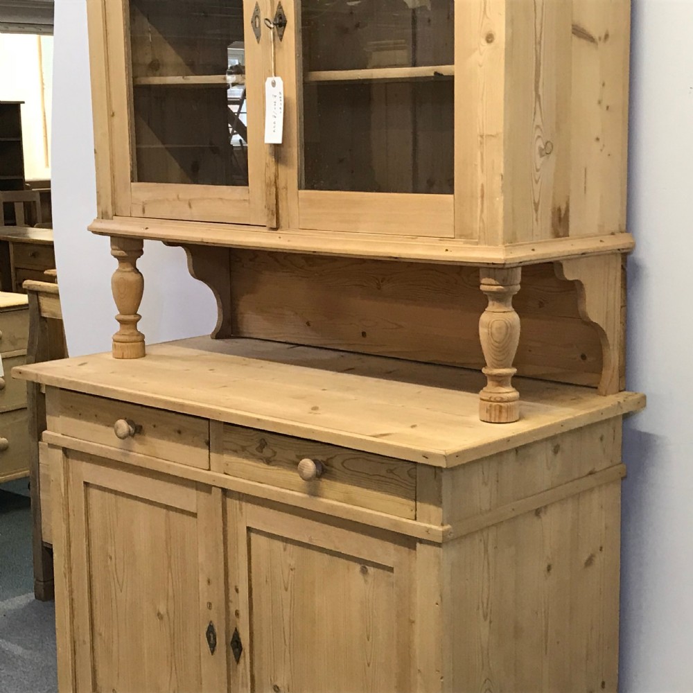 LARGE ANTIQUE PINE FARMHOUSE DRESSER  View IV