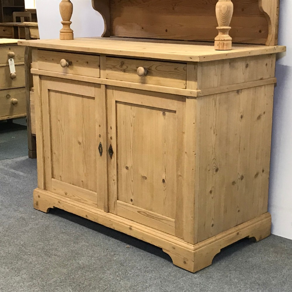 LARGE ANTIQUE PINE FARMHOUSE DRESSER  View V