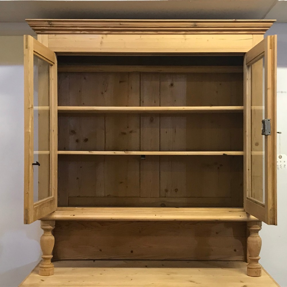 LARGE ANTIQUE PINE FARMHOUSE DRESSER  View VI