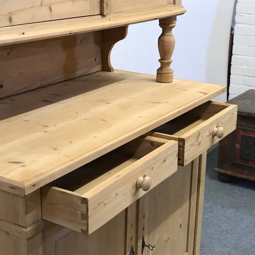 LARGE ANTIQUE PINE FARMHOUSE DRESSER  View IX