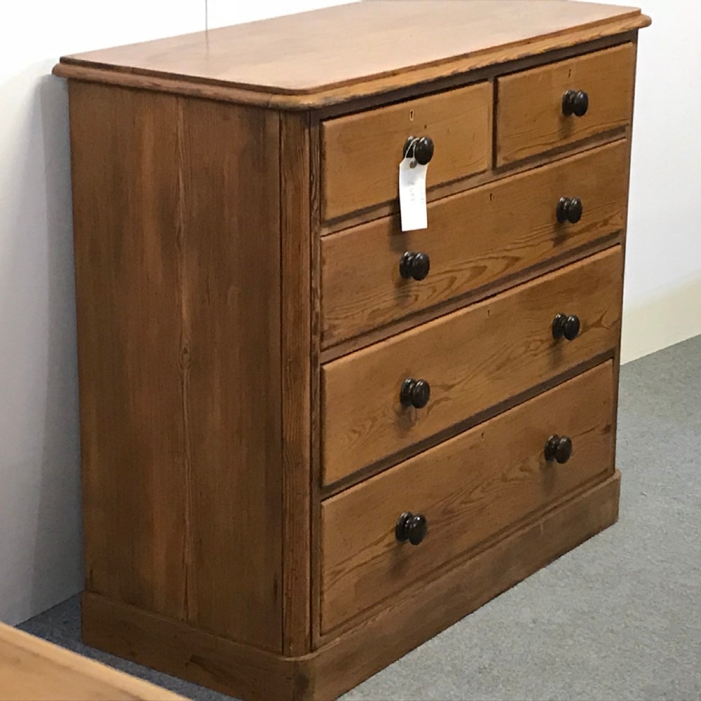 Large English Victorian Pine Chest of Drawers View II