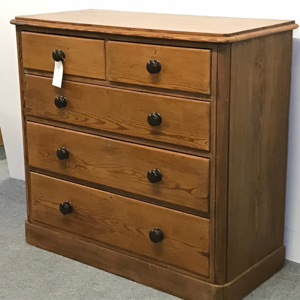 Large English Victorian Pine Chest of Drawers View III
