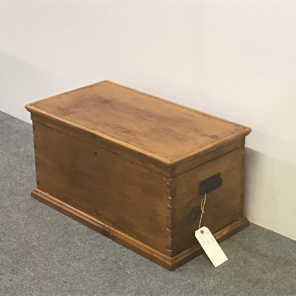 LATE VICTORIAN  SMALL PINE CHEST  View III