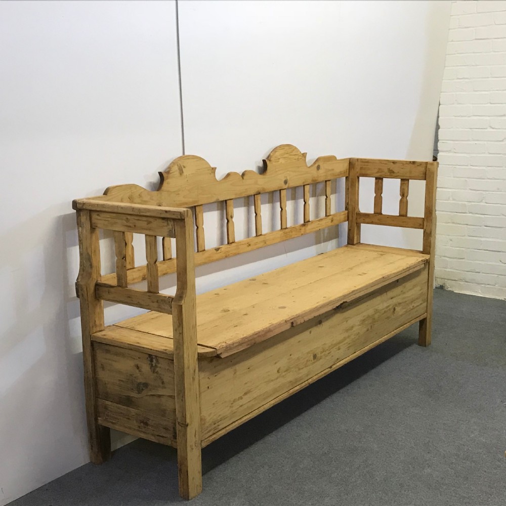 LARGE 19TH CENTURY STORAGE BENCH  View II