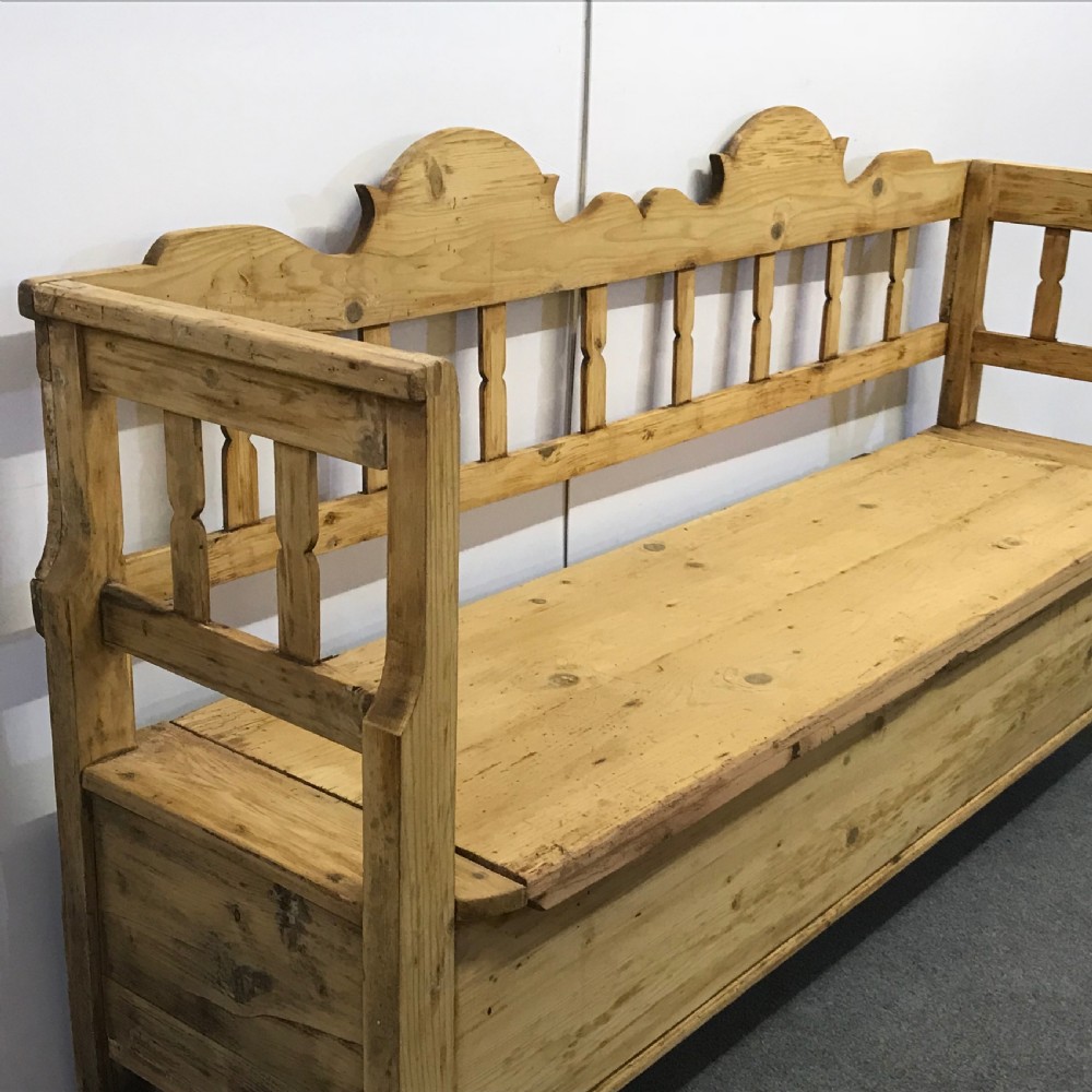 LARGE 19TH CENTURY STORAGE BENCH  View IV