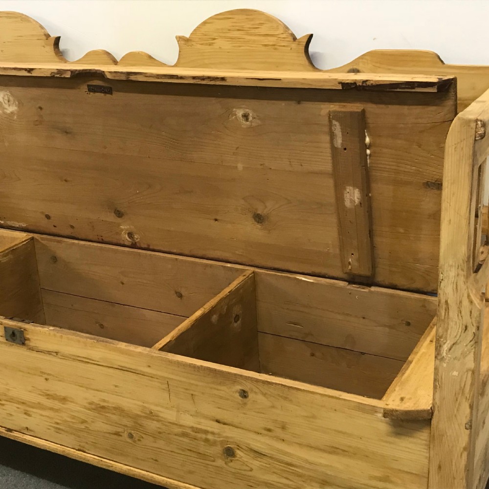 LARGE 19TH CENTURY STORAGE BENCH  View VI