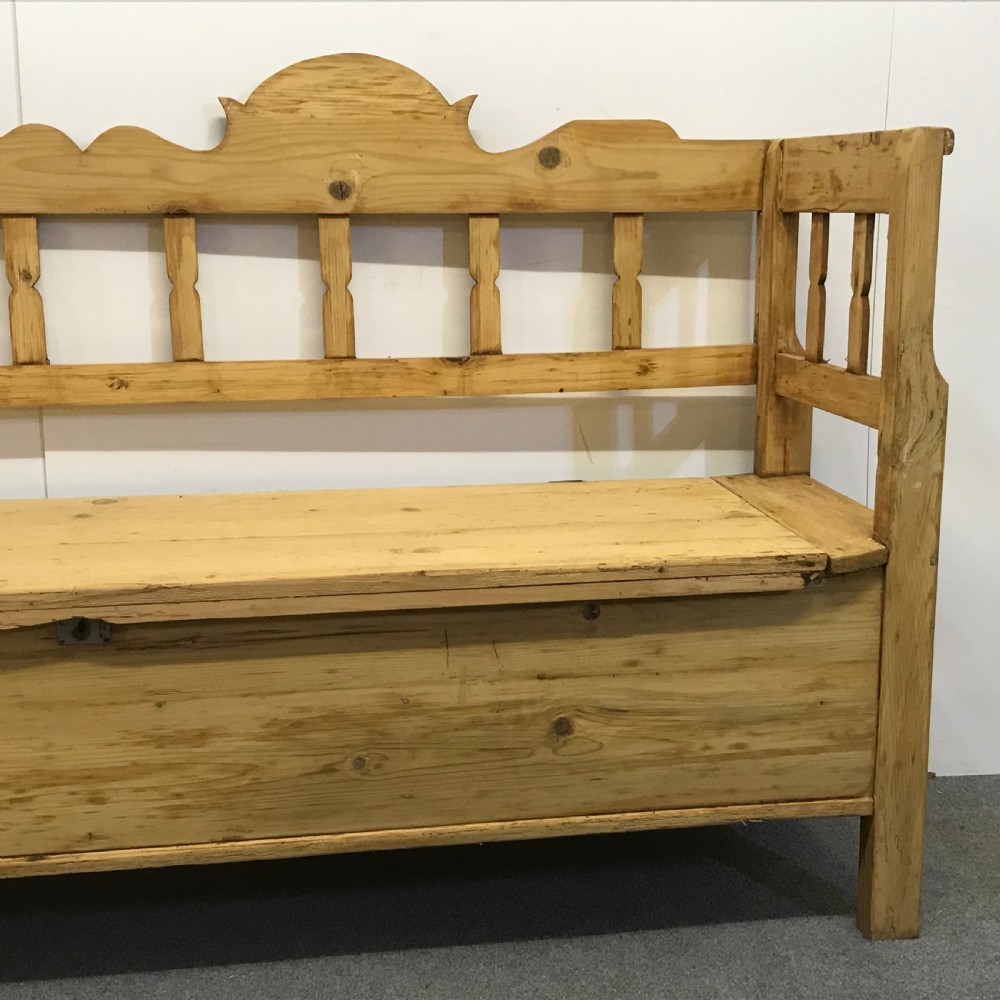 LARGE 19TH CENTURY STORAGE BENCH  View VII