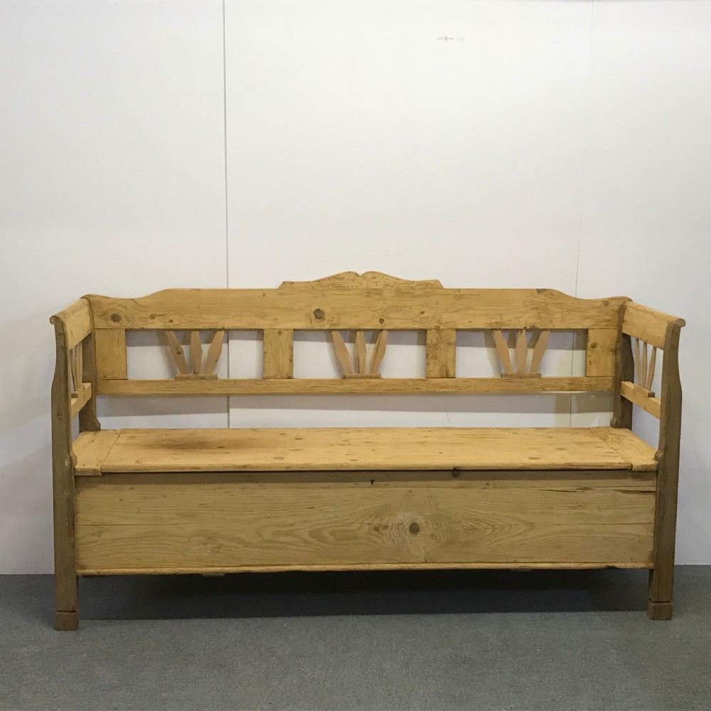 ANTIQUE PINE FARMHOUSE SETTLE WITH STORAGE SEAT