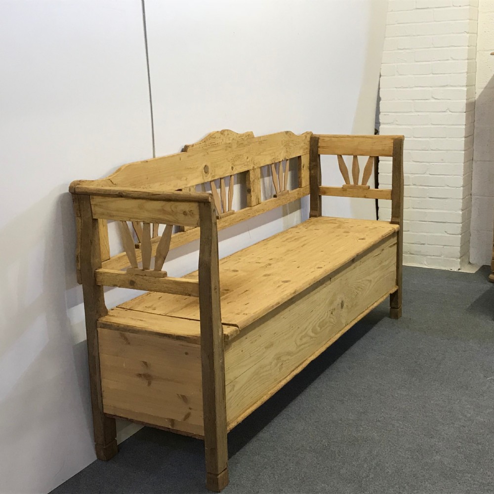 ANTIQUE PINE FARMHOUSE SETTLE WITH STORAGE SEAT View II