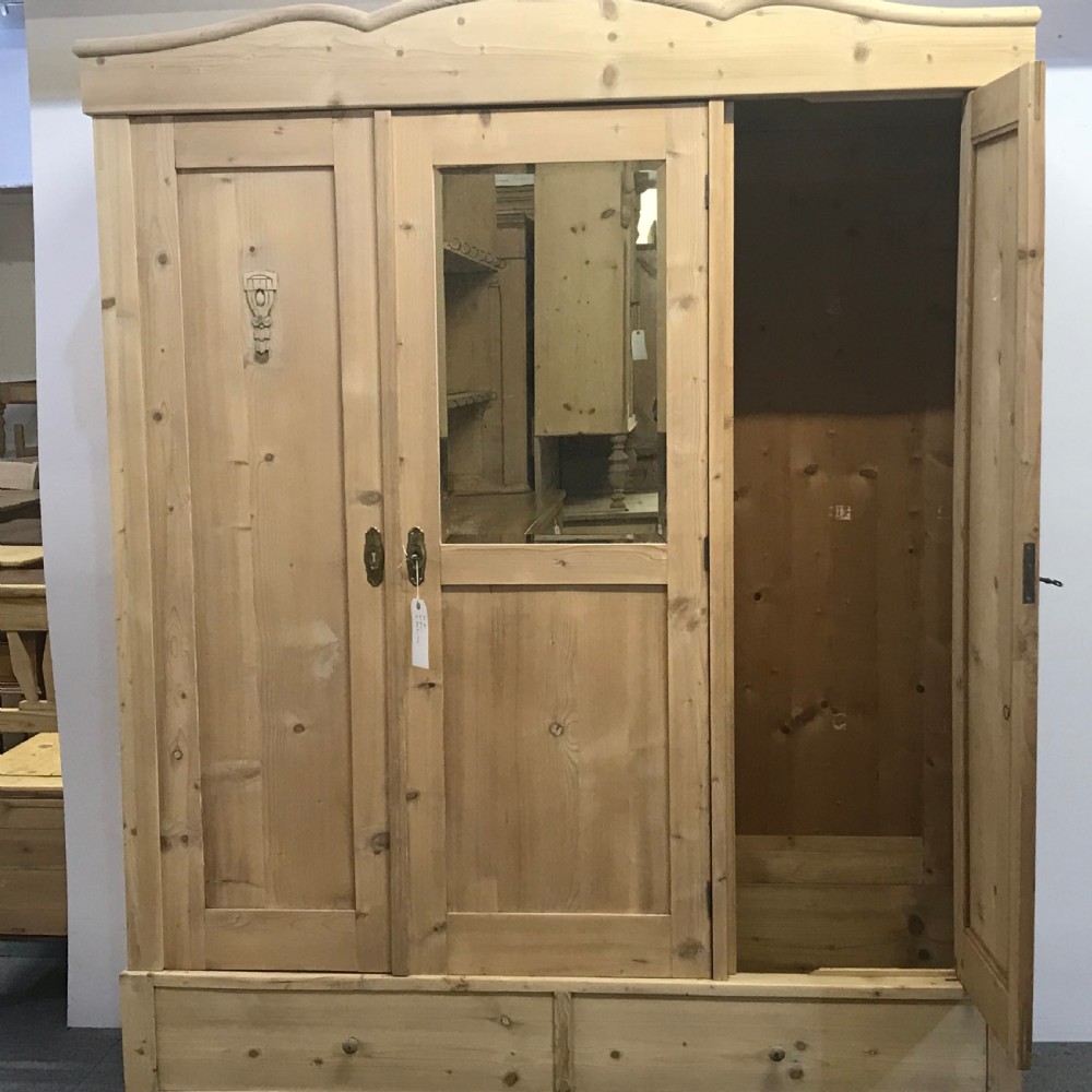 LARGE ANTIQUE PINE TRIPLE DOOR WARDROBE (DISMANTLES) View II