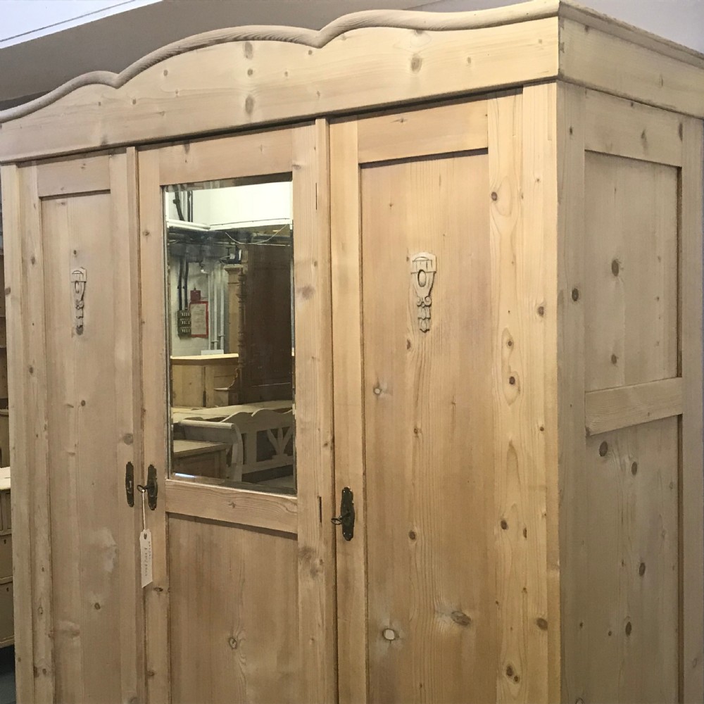 LARGE ANTIQUE PINE TRIPLE DOOR WARDROBE (DISMANTLES) View V