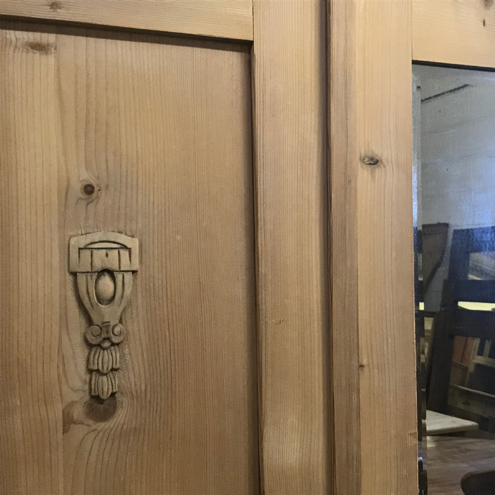 LARGE ANTIQUE PINE TRIPLE DOOR WARDROBE (DISMANTLES) View VII