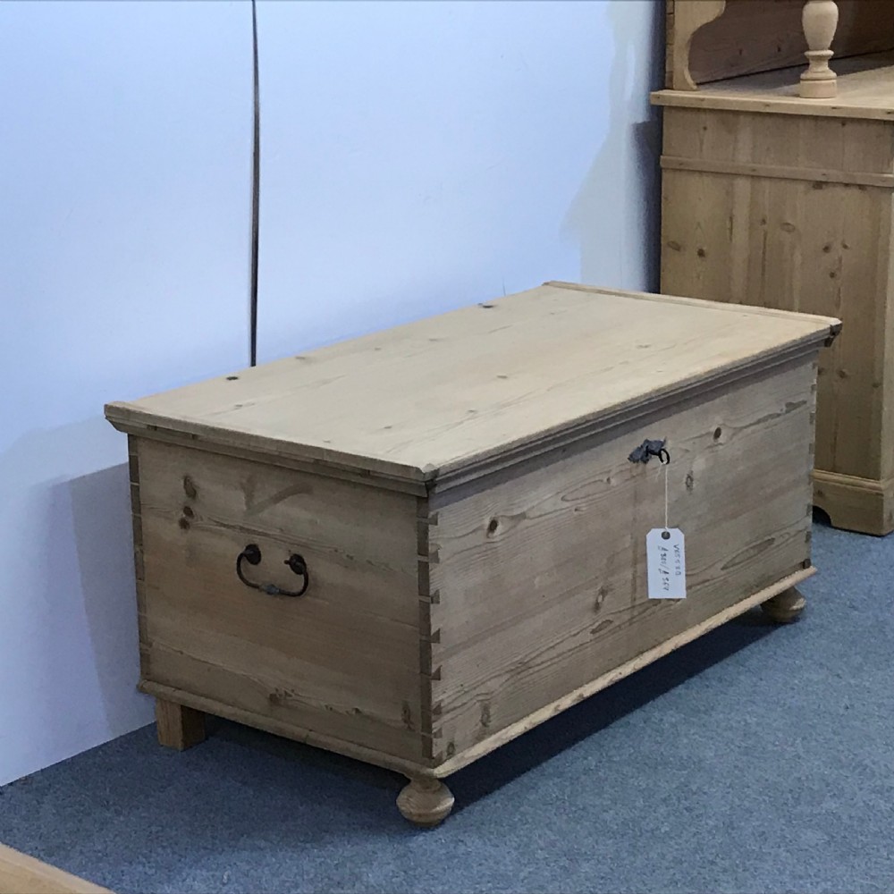 LARGE OLD PINE FLAT TOP BLANKET CHEST View II
