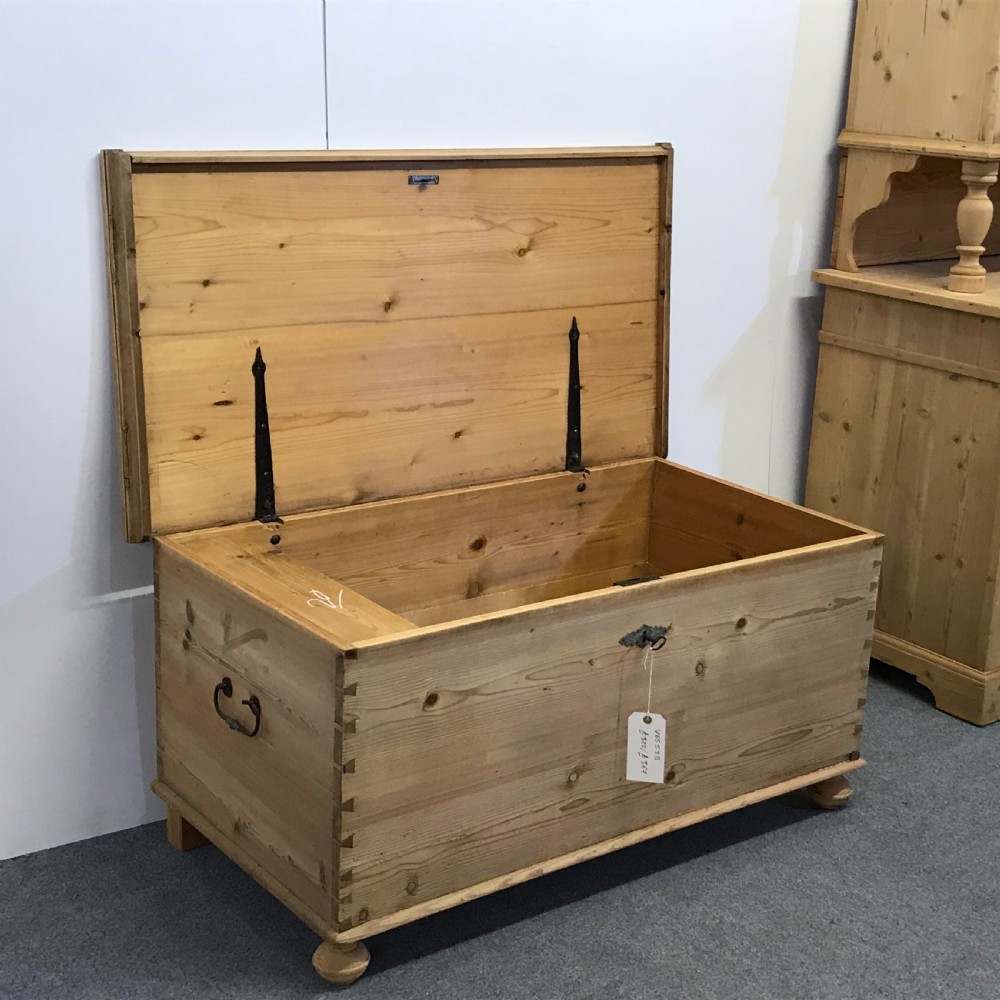 LARGE OLD PINE FLAT TOP BLANKET CHEST View IV