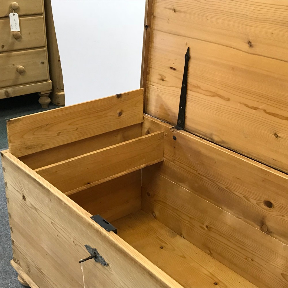 LARGE OLD PINE FLAT TOP BLANKET CHEST View V