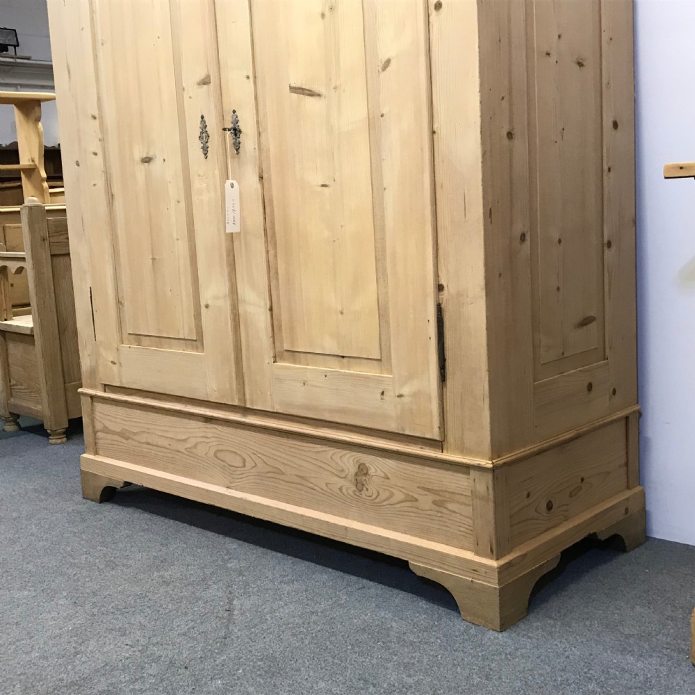 A DEEP DOUBLE ANTIQUE PINE WARDROBE (DISMANTLES) View VI