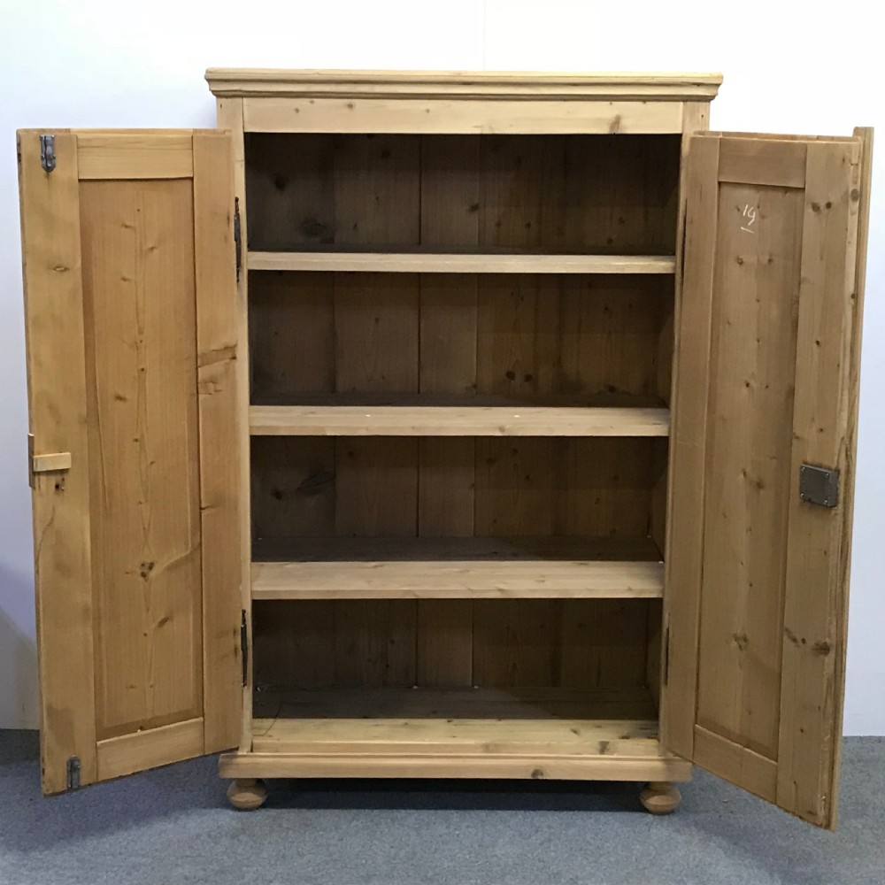 LOVELY CONTINENTAL ANTIQUE PINE 2 DOOR CUPBOARD View II
