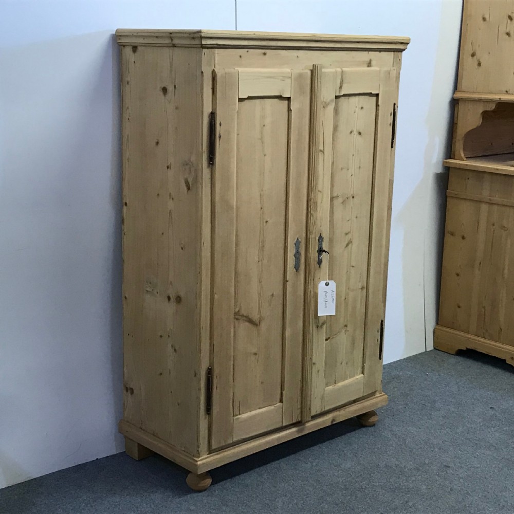 LOVELY CONTINENTAL ANTIQUE PINE 2 DOOR CUPBOARD View III