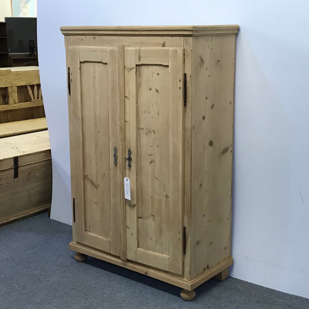 LOVELY CONTINENTAL ANTIQUE PINE 2 DOOR CUPBOARD View IV