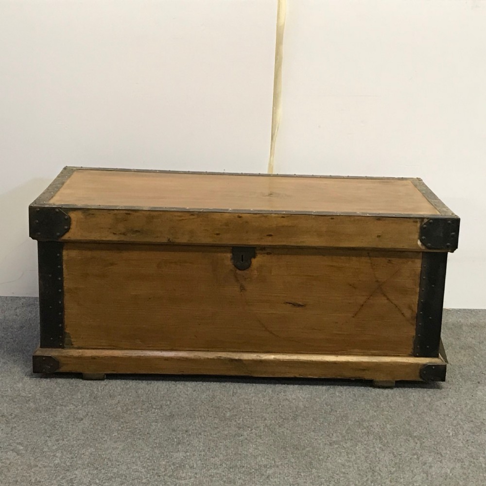 OLD ENGLISH WOODEN STEAMER TRUNK