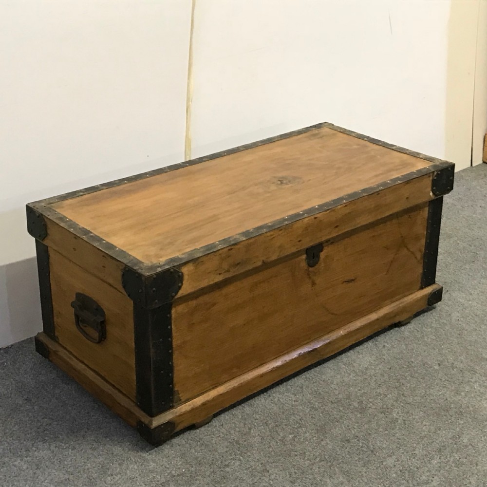 OLD ENGLISH WOODEN STEAMER TRUNK View II