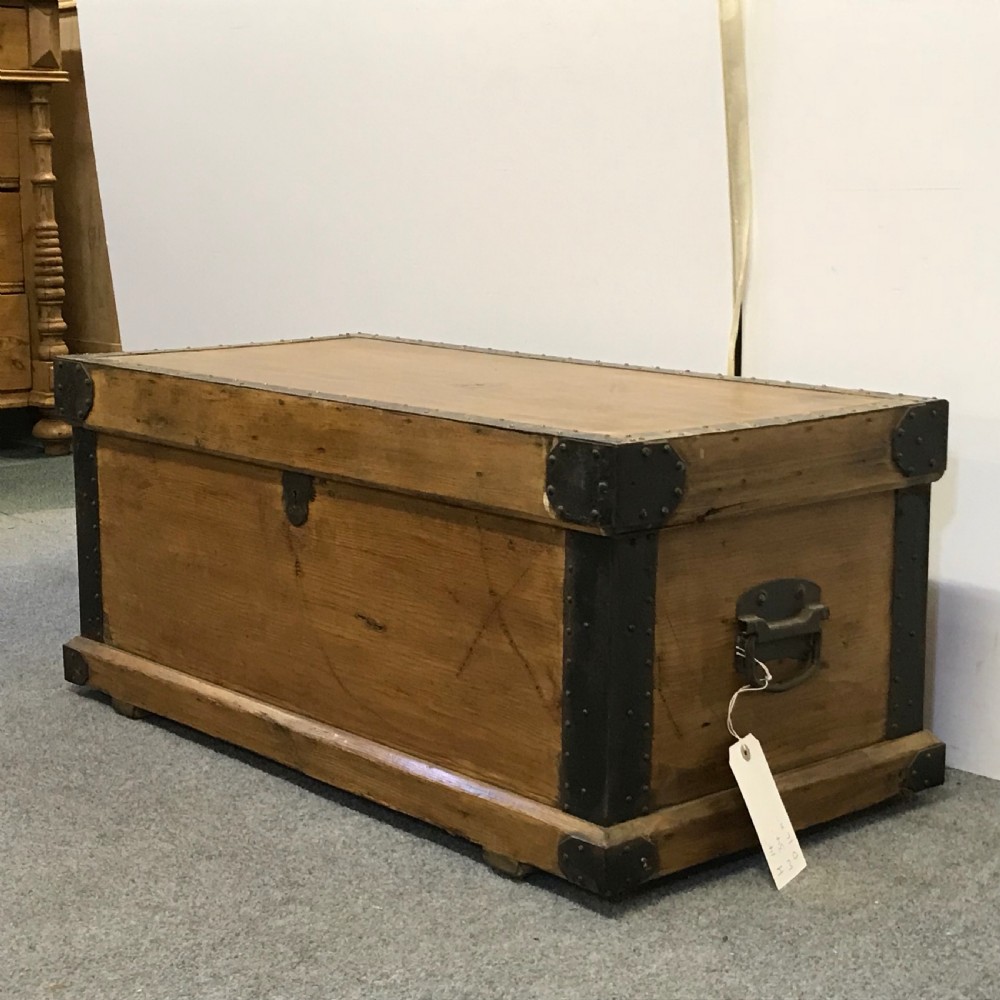 OLD ENGLISH WOODEN STEAMER TRUNK View III