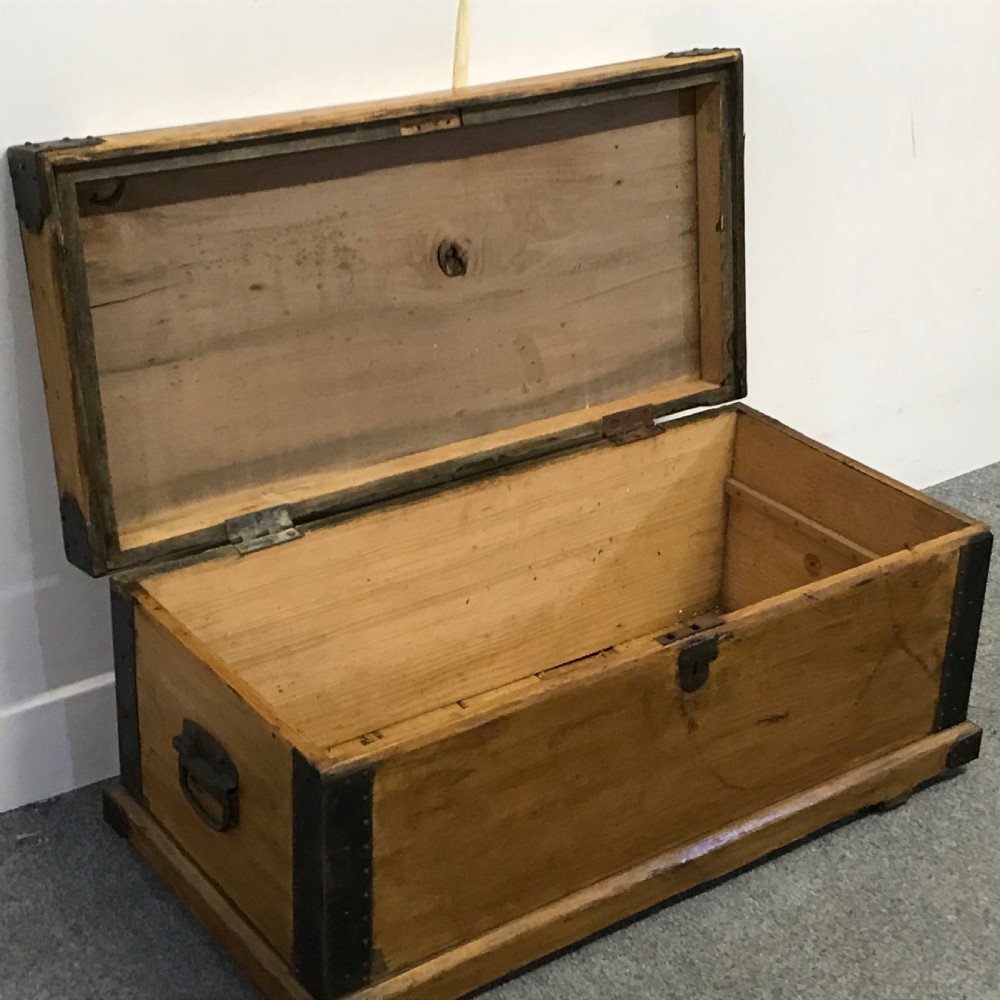 OLD ENGLISH WOODEN STEAMER TRUNK View V