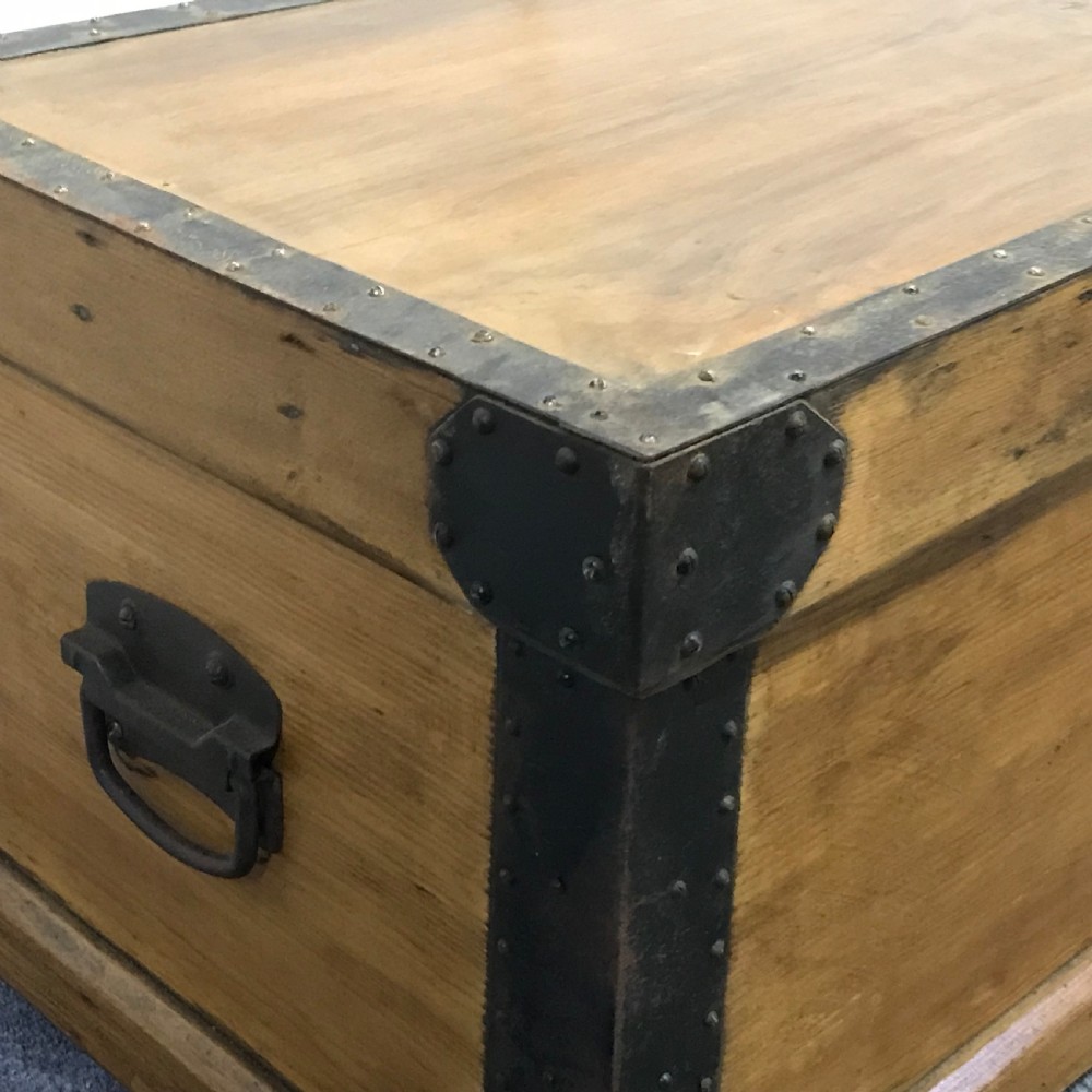 OLD ENGLISH WOODEN STEAMER TRUNK View VI
