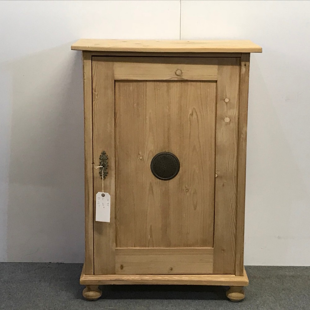 LOVELY EXAMPLE OF A SMALL ANTIQUE LARDER CUPBOARD