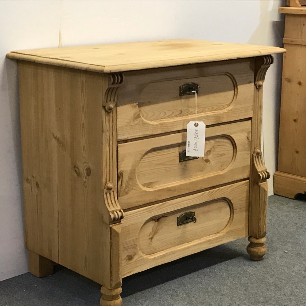 ATTRACTIVE SMALL 3 DRAWER ANTIQUE CHEST OF DRAWERS View II