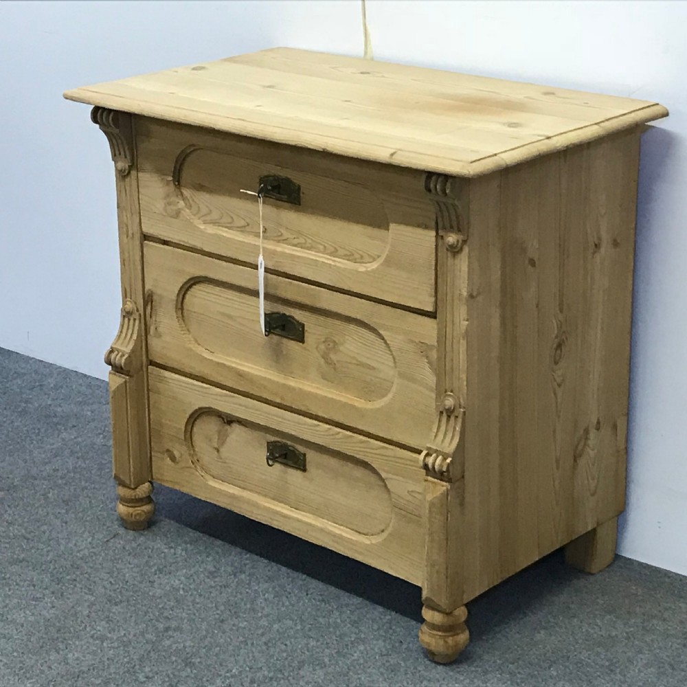 ATTRACTIVE SMALL 3 DRAWER ANTIQUE CHEST OF DRAWERS View III