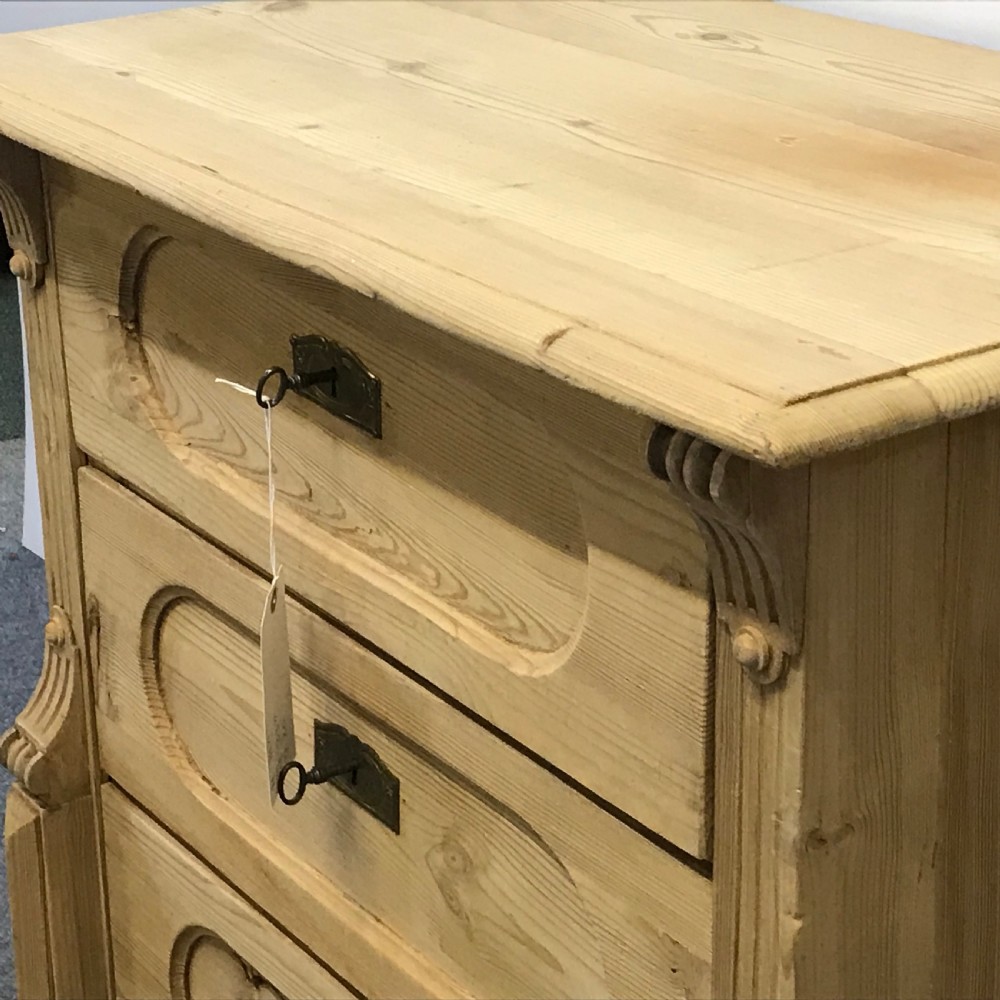 ATTRACTIVE SMALL 3 DRAWER ANTIQUE CHEST OF DRAWERS View IV