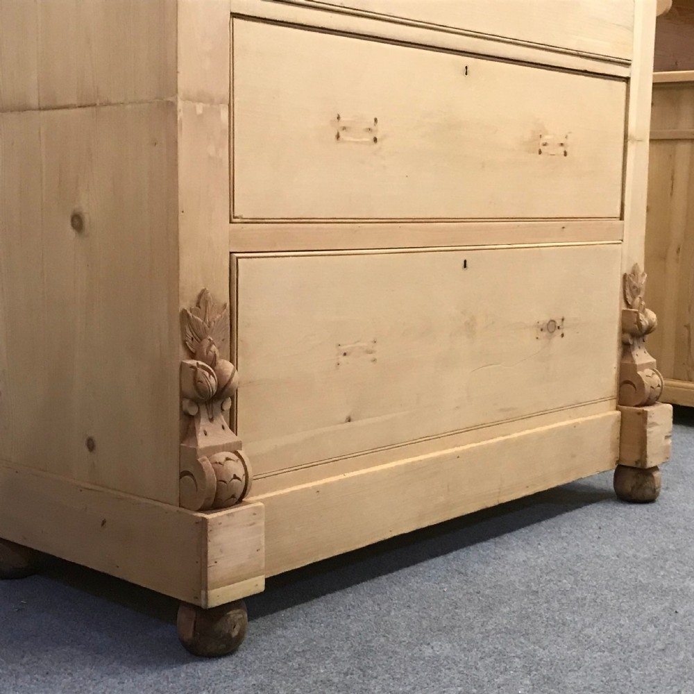 VERY LARGE GRAND ANTIQUE PINE SCOTTISH CHEST OF DRAWERS View V