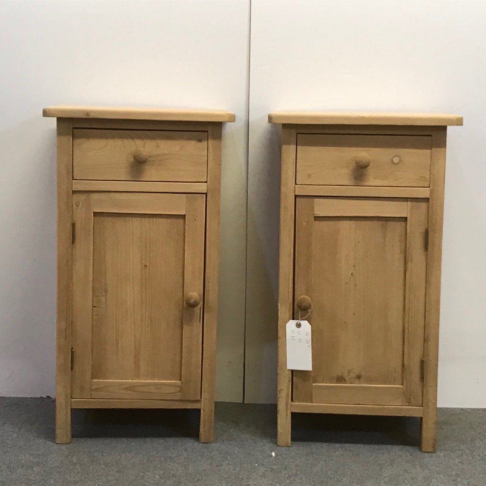 PAIR OF 1920'S BEDSIDE POT CUPBOARDS 