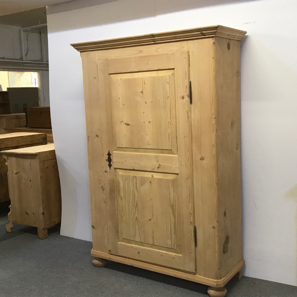 19TH CENTURY FRENCH PINE CUPBOARD View III