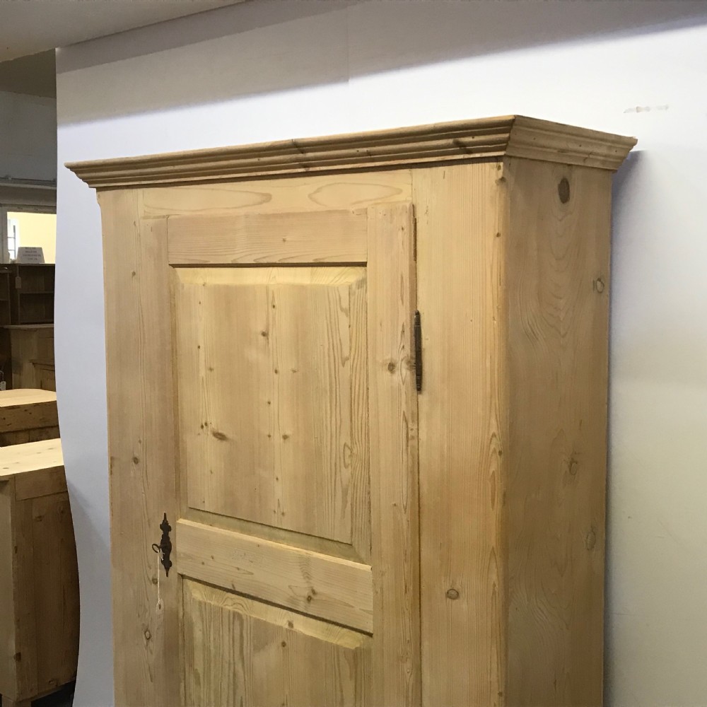 19TH CENTURY FRENCH PINE CUPBOARD View IV
