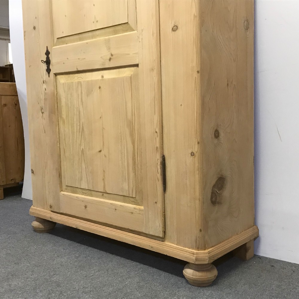 19TH CENTURY FRENCH PINE CUPBOARD View V