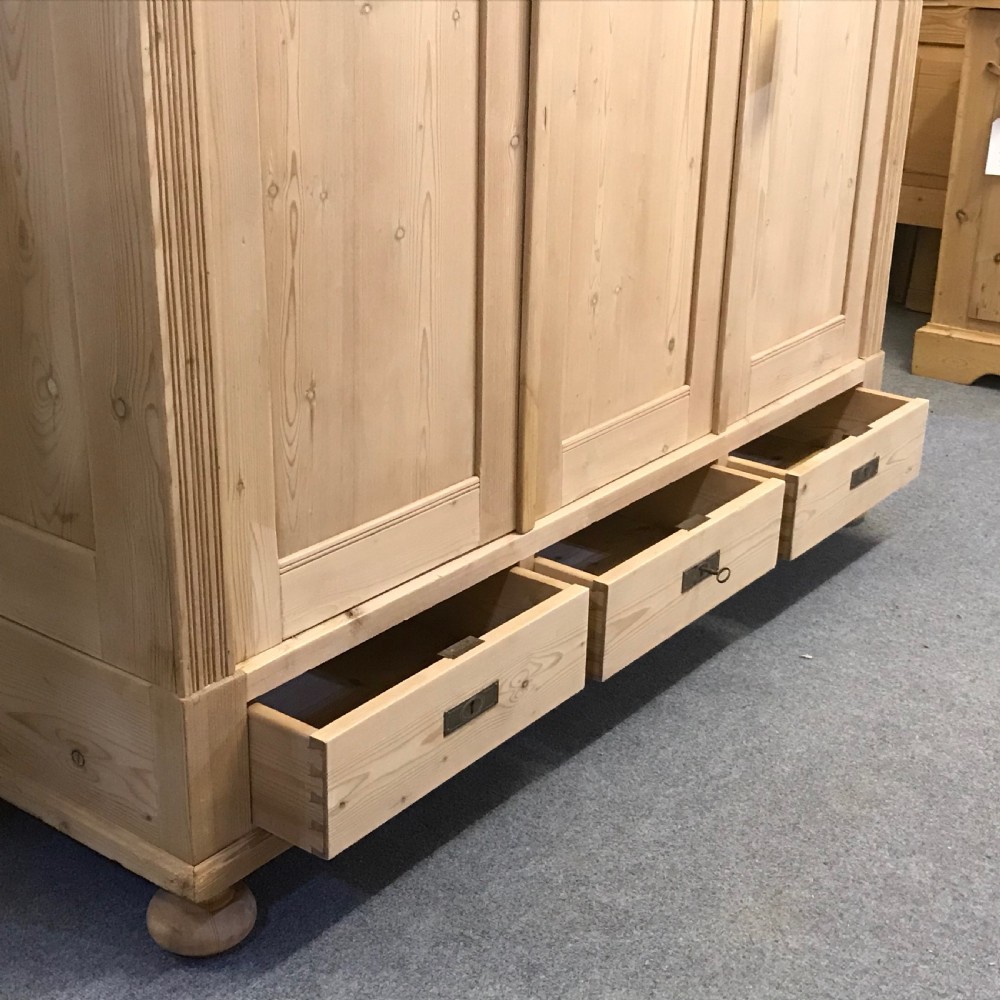 Large Triple Door Antique Pine Wardrobe (Dismantles) View VII