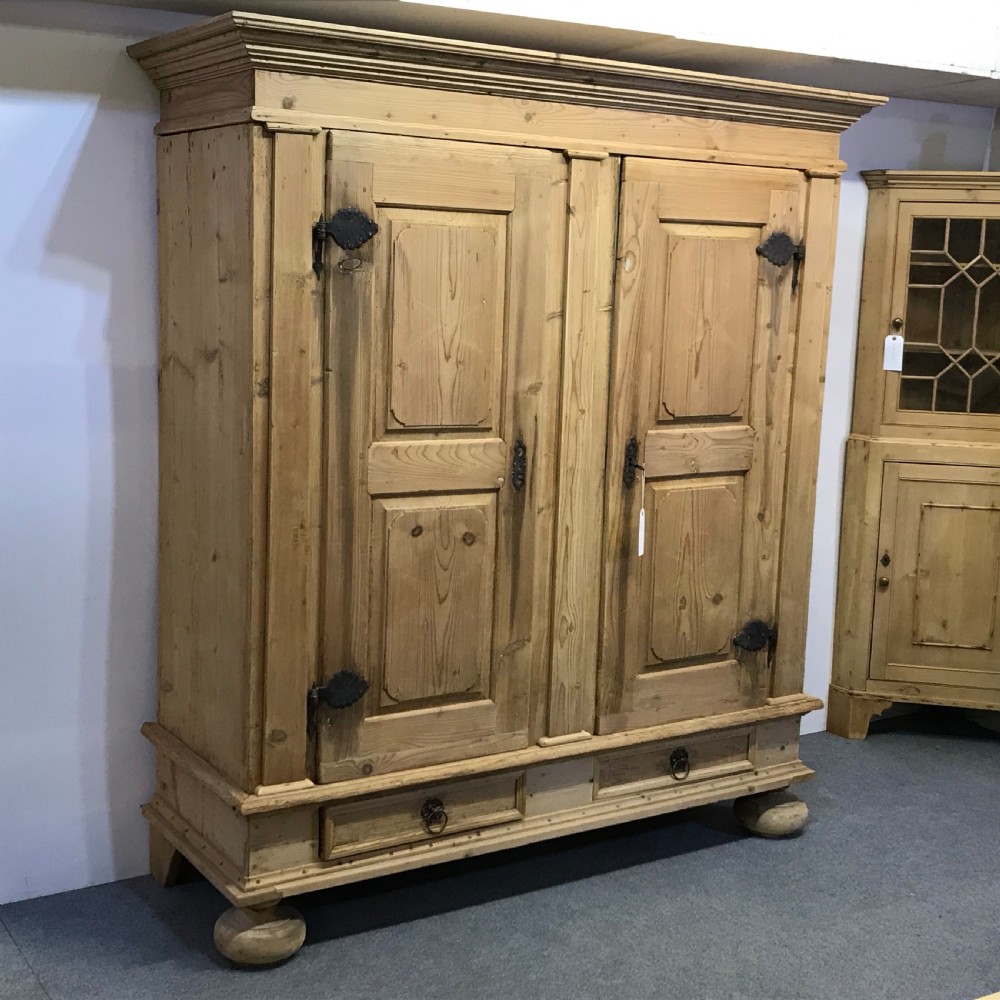 A VERY GRAND OLD PINE GERMAN WARDROBE (DISMANTLES) View II