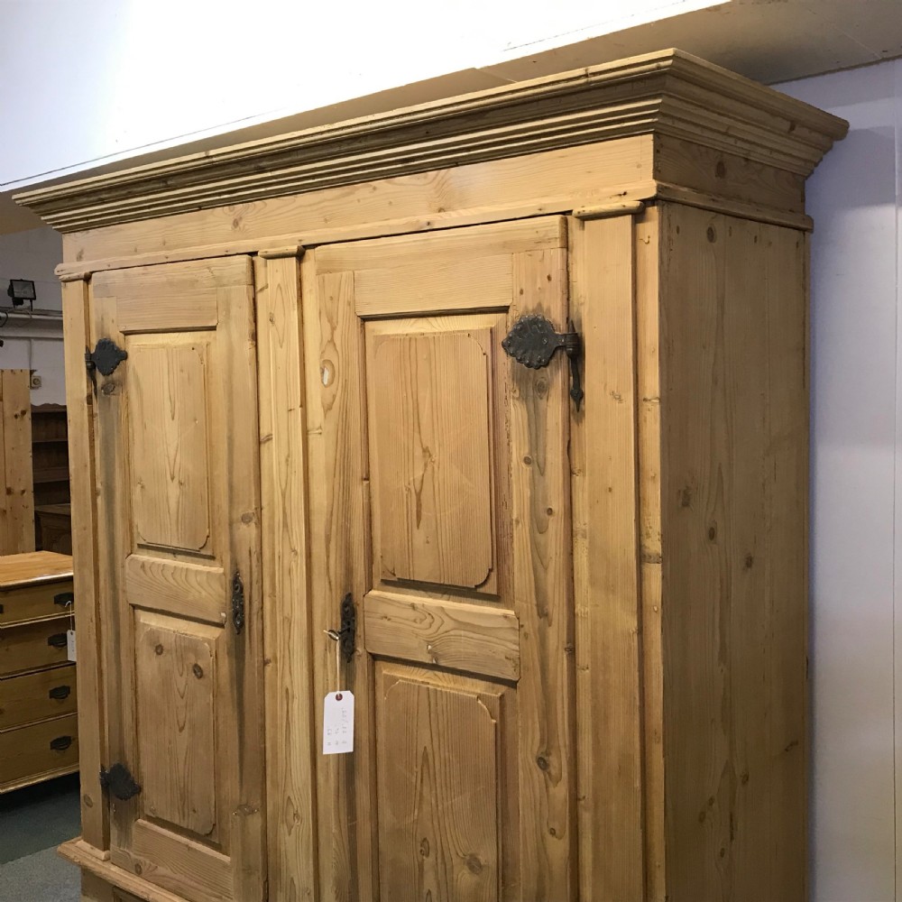 A VERY GRAND OLD PINE GERMAN WARDROBE (DISMANTLES) View III