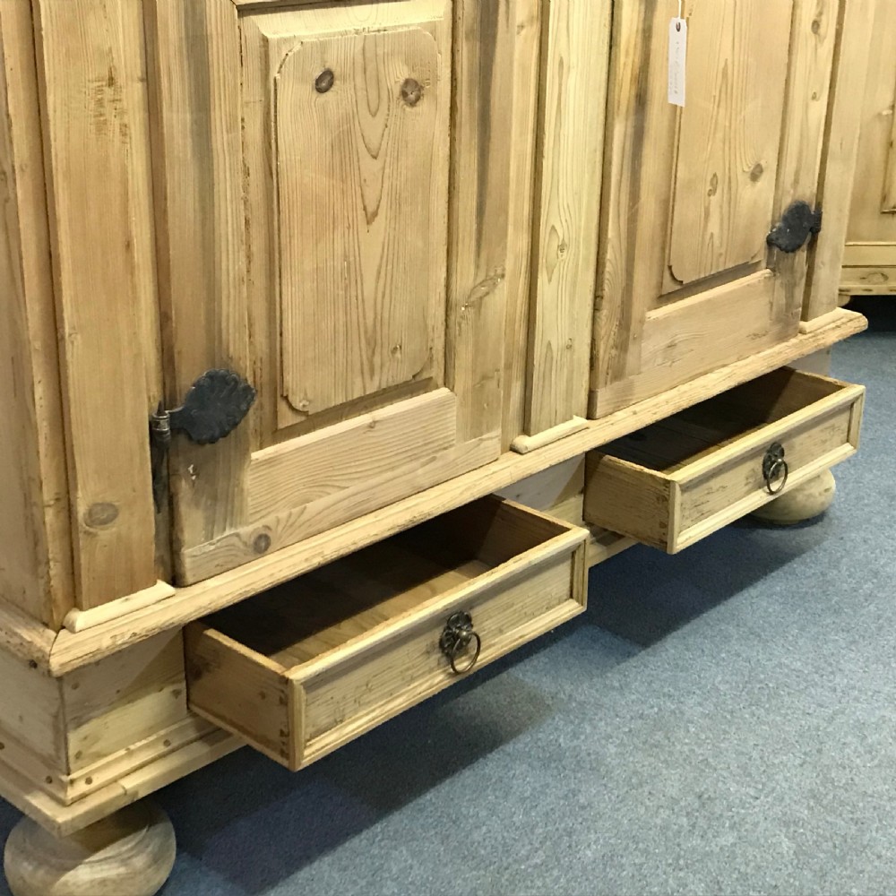 A VERY GRAND OLD PINE GERMAN WARDROBE (DISMANTLES) View V