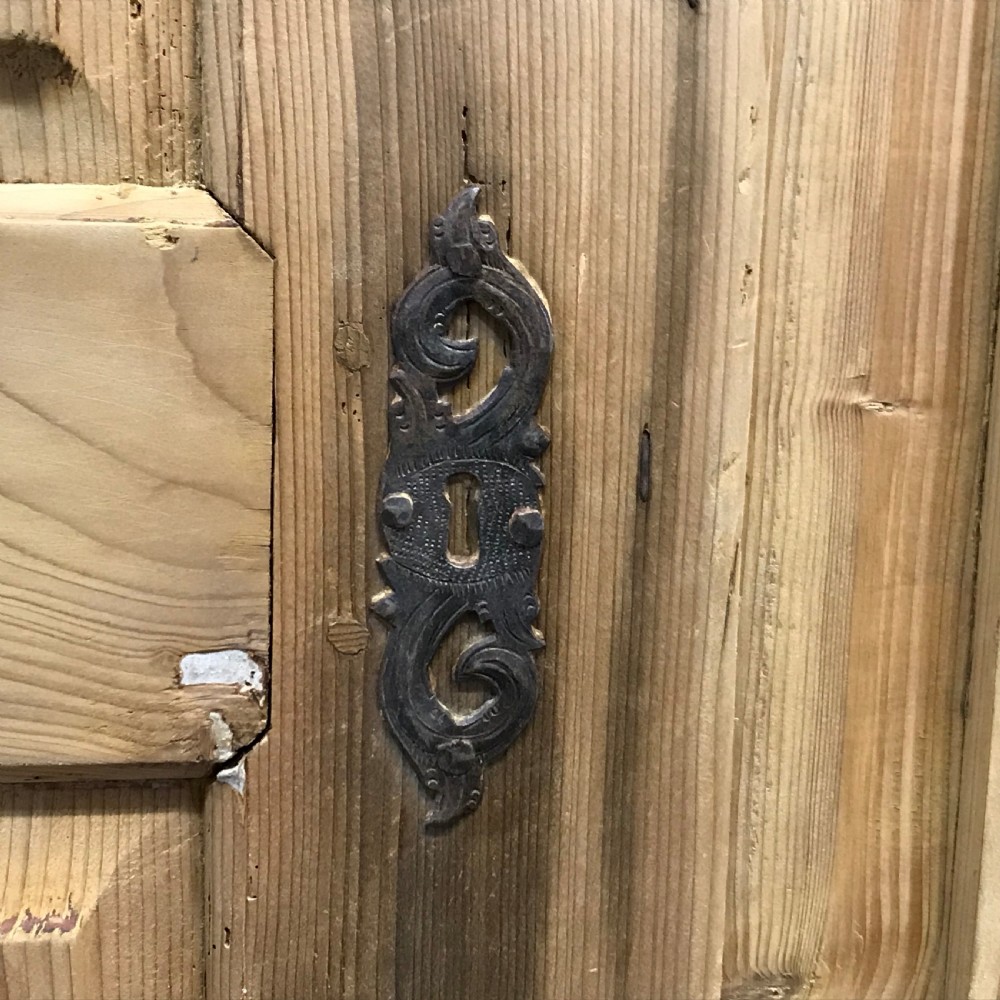 A VERY GRAND OLD PINE GERMAN WARDROBE (DISMANTLES) View XI