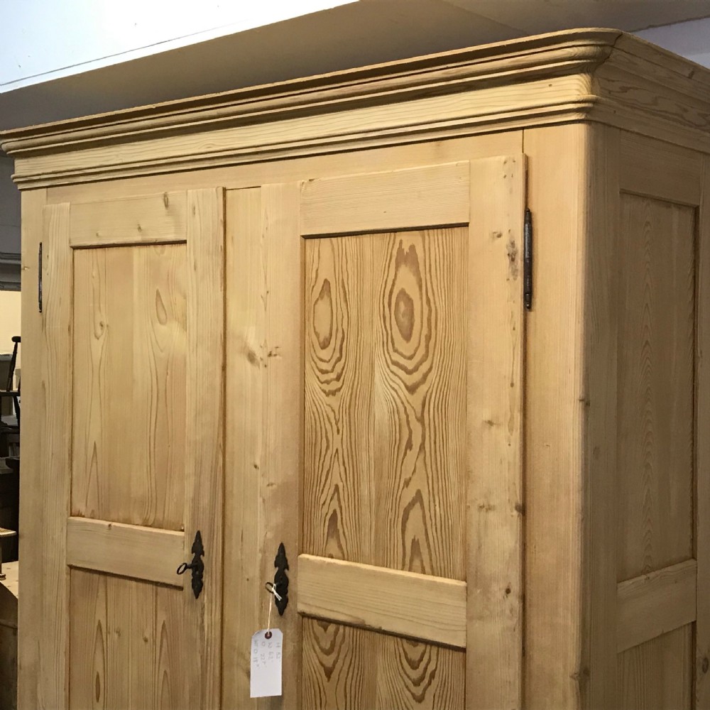 LARGE FRENCH ANTIQUE PINE WARDROBE (DISMANTLES) View V